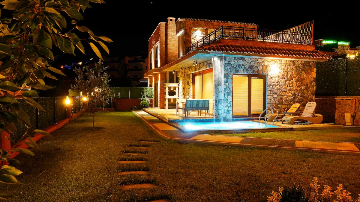 Kartepe Bungalov Villas B Blok özel açık ısıtmalı havuzlu müstakil taş villa