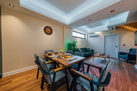 Kartepe villa modern salon ve yemek bölümü