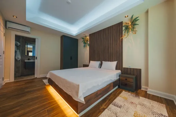 Kartepe özel havuzlu villa yatak odası konaklama deneyimi