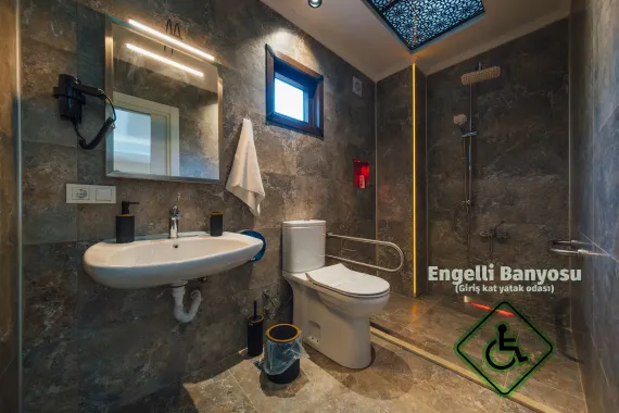Kartepe özel havuzlu villa geniş banyo alanı